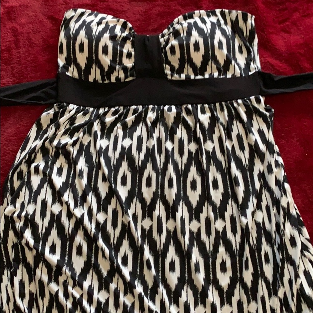 Dress - Picture 2 of 6